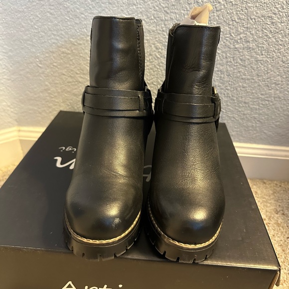 Artisan by Zigi Yolanda Leather Biker Bootie - Picture 11 of 13